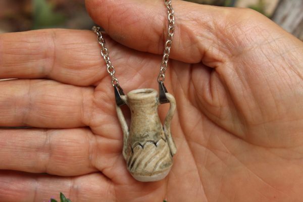 Colar Mini Ânfora Howlita
